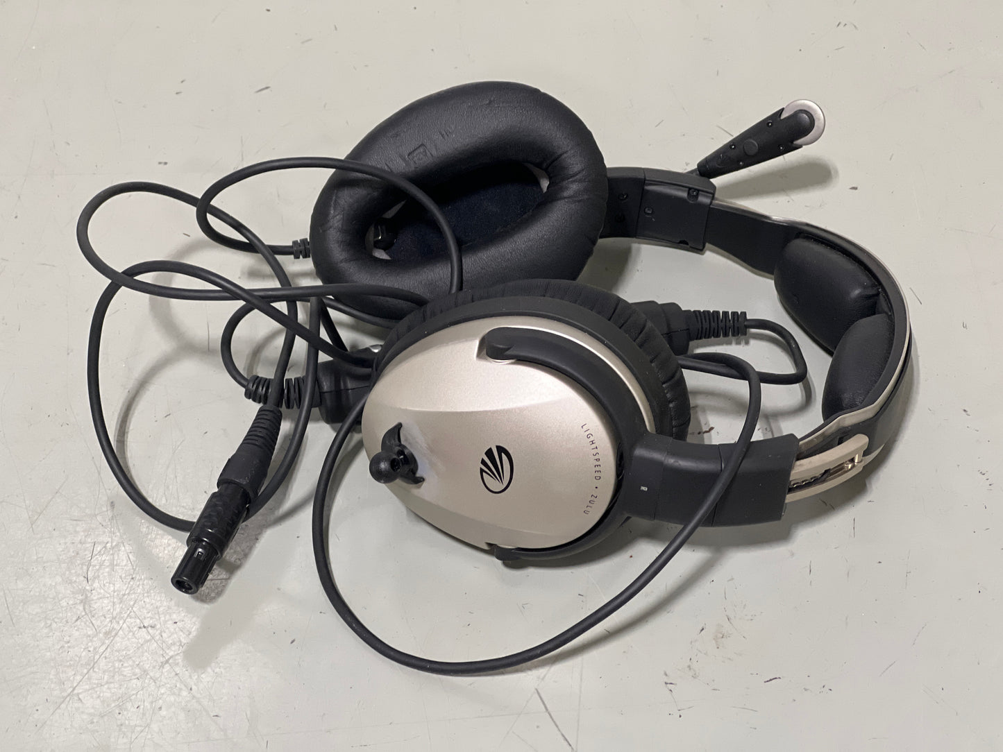 Zulu Lightspeed Lightspeed Zulu Aviation Headset Bluetooth 1st Generation w/LSA Plug