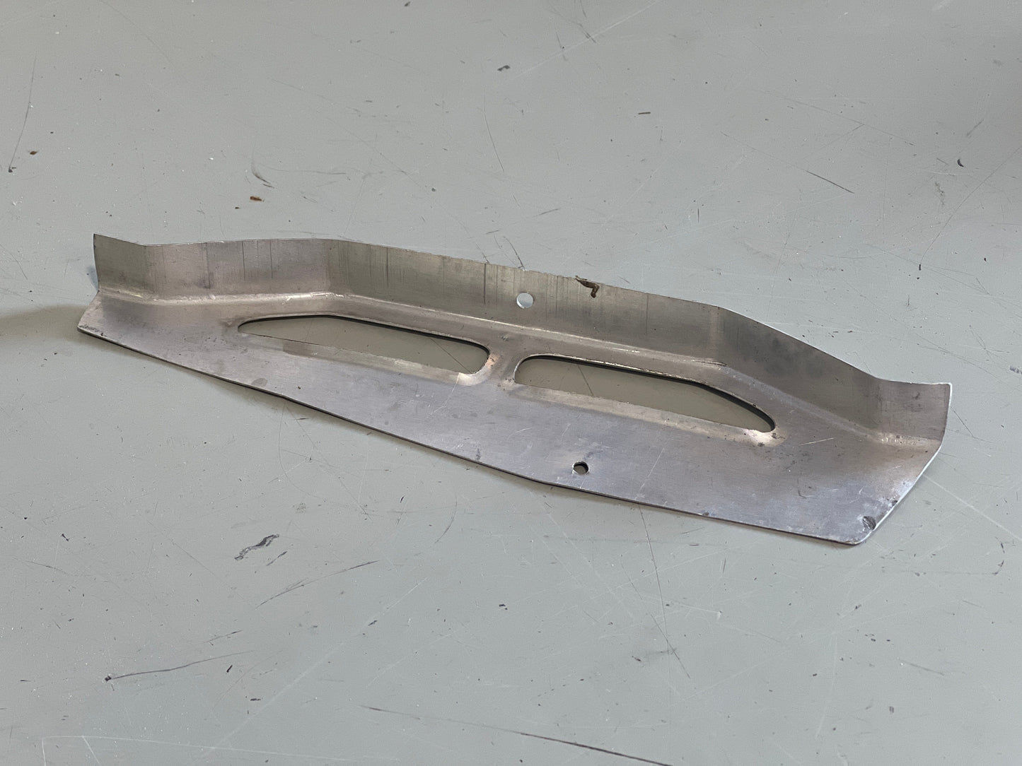 1200231-4 R.H. Airvent Retainer for Cessna