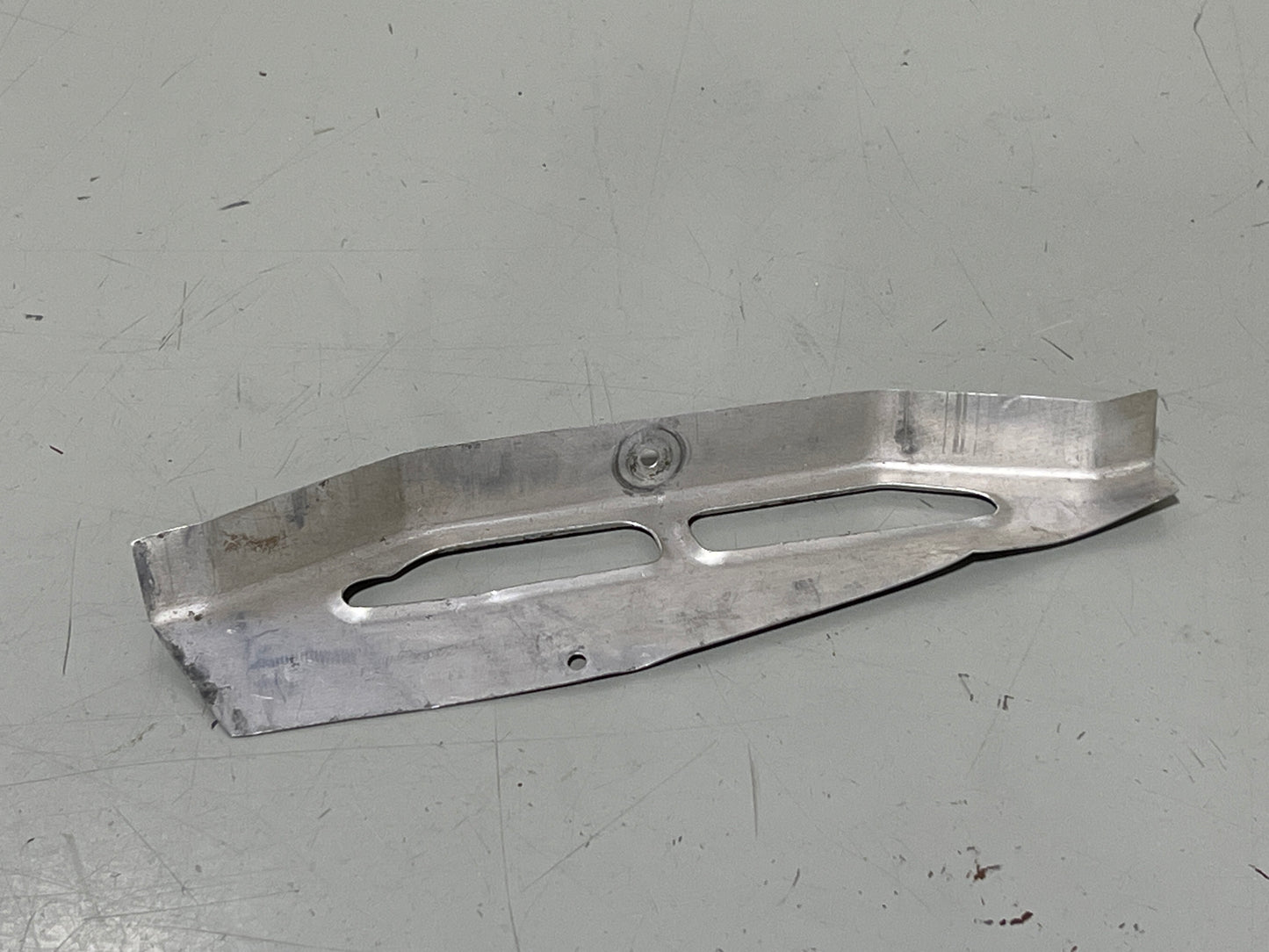 1200231-3 L.H Airvent Retainer for Cessna