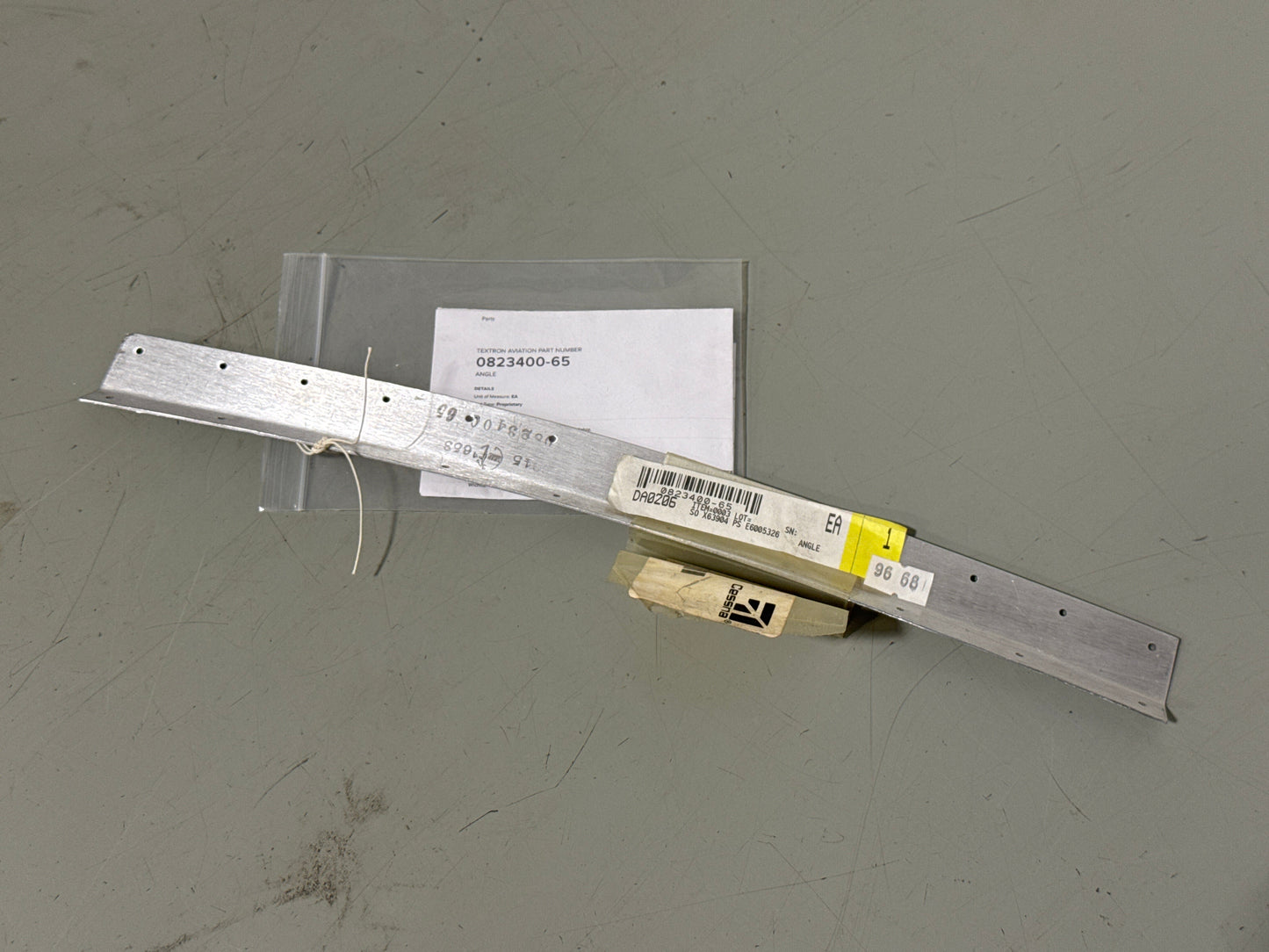 0823400-65 Angle for Cessna