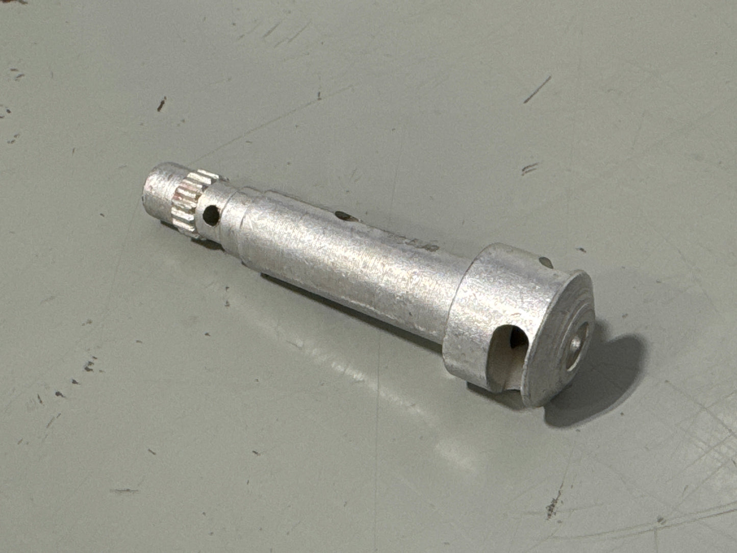 2117128-1 Cabin Door Spindle for Cessna