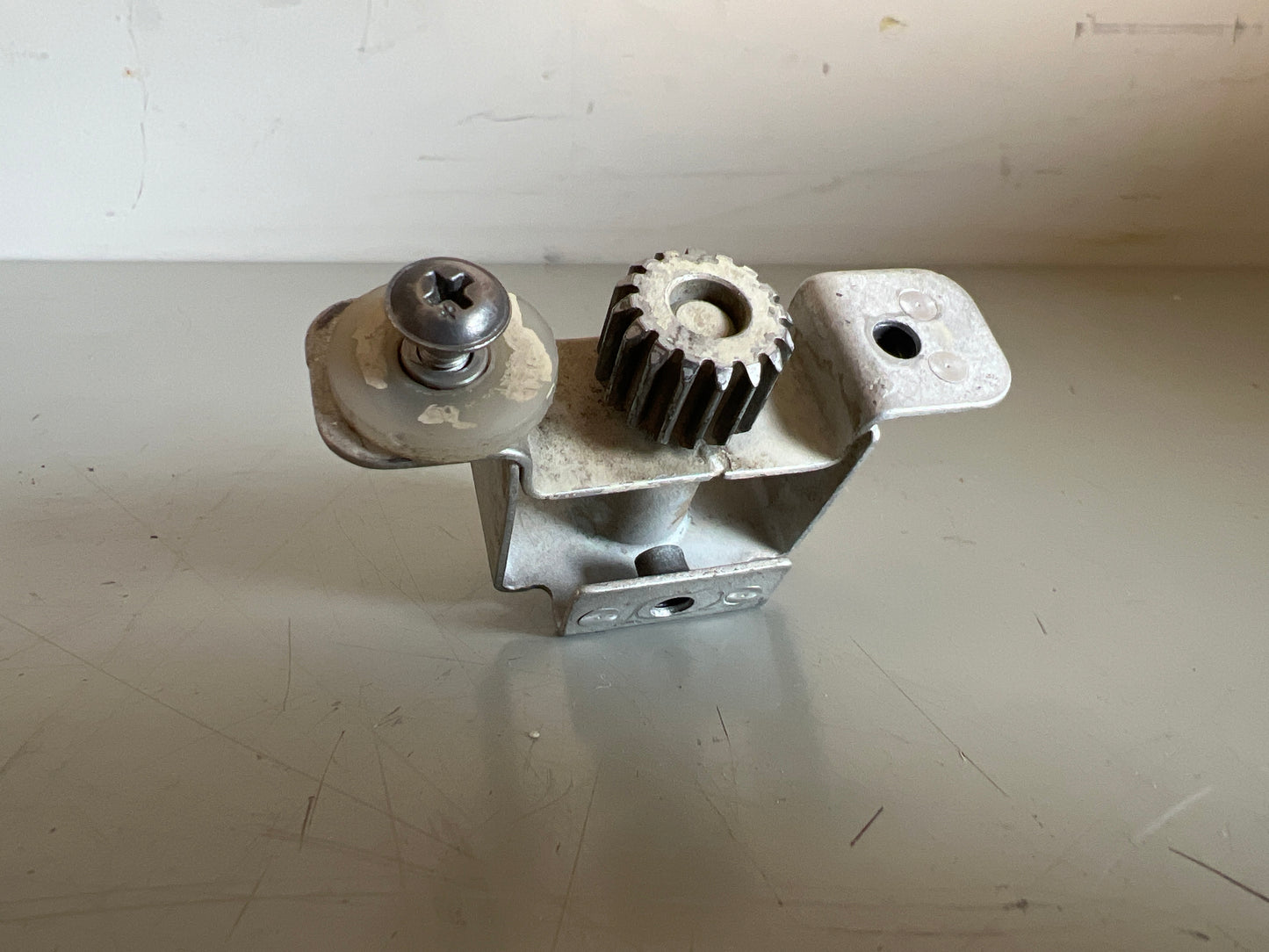 0412066-2 Door Catch for Cessna 150, 152