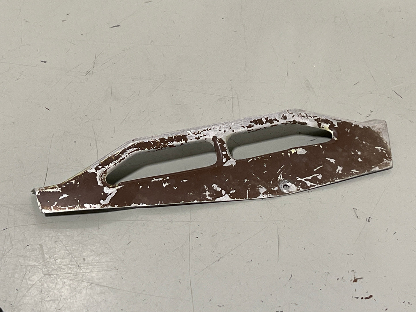 1200231-3 L.H Airvent Retainer for Cessna