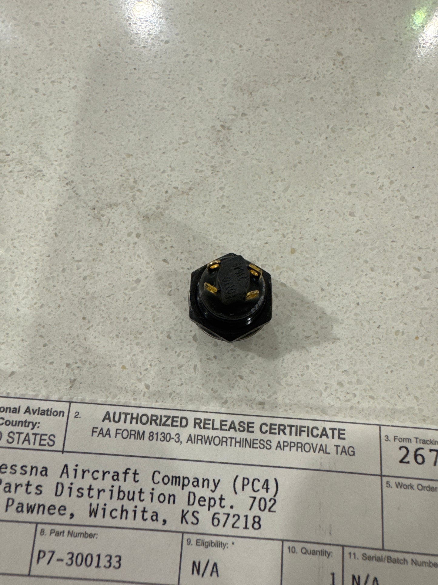 P7-300133 Cessna Auto Pilot disc switch