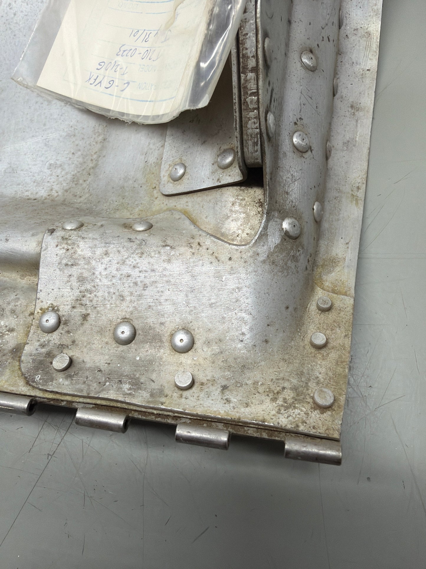 1211456-22 for Cessna 210