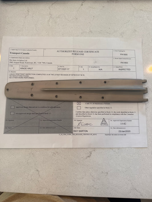 0711037-17 Cessna hinge half as new see pictures for 182, 206, 207, 210